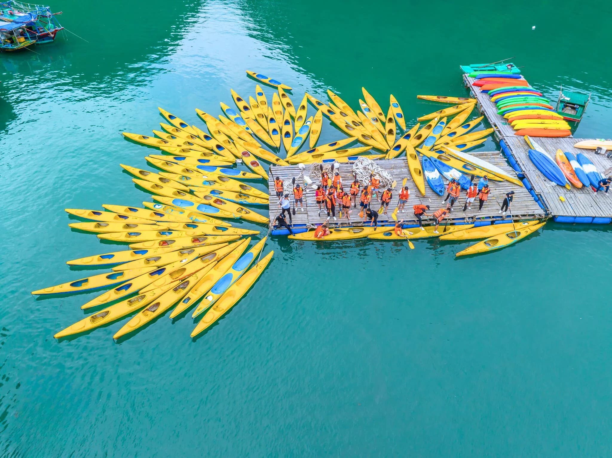 Khám phá Vịnh Lan Hạ 1 ngày cùng D' Charm Cruises